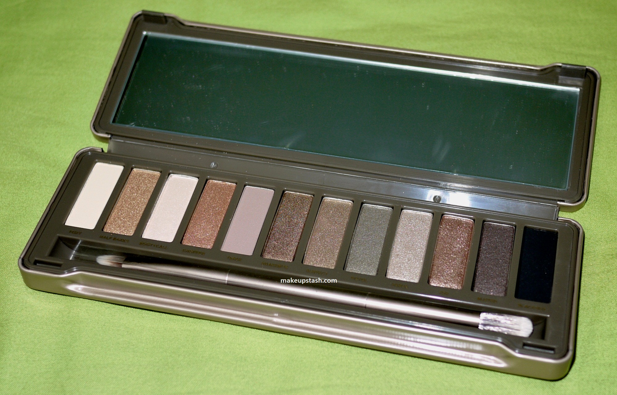 Urban Decay Naked 2 Palette // REVIEW - The Beauty Novel 